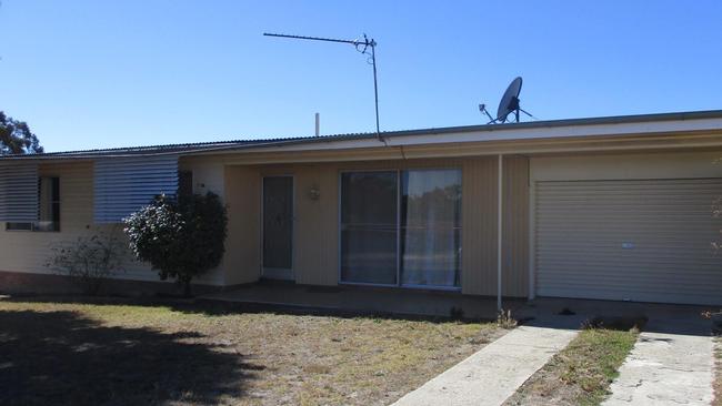 Fully-furnished home in town at 7 Noble Street, Stanthorpe.