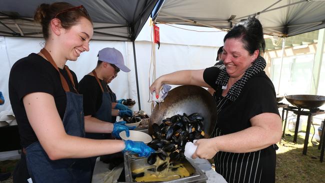 Portarlington Mussel Festival. Jesslyn Airey and Emily Traupel of Miss Mussel from Portarlington prepare some of the 640kg of Mussels for the day.  Picture: Mike Dugdale