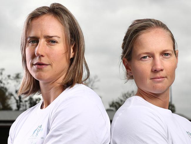 MELBOURNE, AUSTRALIA - MAY 20: Ellyse Perry and Meg Lanning pose during the Australian 2022 Commonwealth Games T20 Women's Cricket squad announcement at Edinburgh Cricket Club on May 20, 2022 in Melbourne, Australia. (Photo by Kelly Defina/Getty Images)