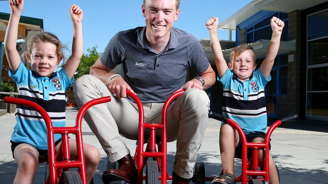 Cyclist Rohan Dennis returns to Blackfriars to speak to the students. Up and coming cyclists Grace and Vincen Pinneri, both aged 4, join him on three wheels. Picture: Sarah Reed.