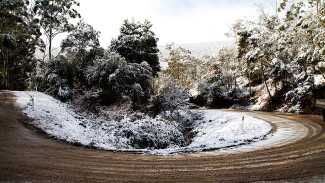 The road heading up to Uxbridge. Photo Megan Jackson DVG Snow Hobart