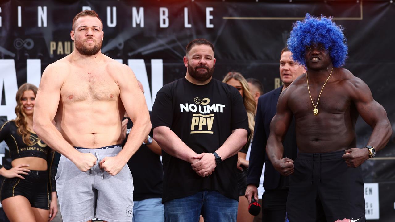 Joe Goodall and Arsene Fosso during the official weigh in at King George Square, on September 14, 2022 in Brisbane. Photo: Getty Images