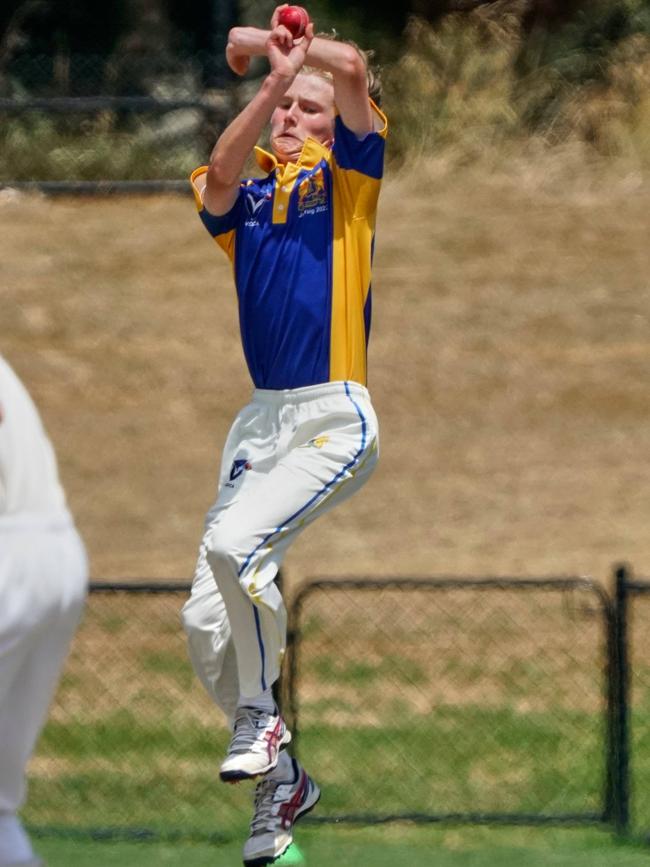 Craig Shield: Ormond bowler Jeremy Murray. Picture: Valeriu Campan