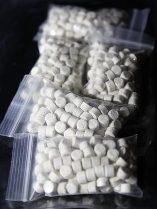 2000 ecstasy pills worth $50,000 found in car, say police | Daily Telegraph