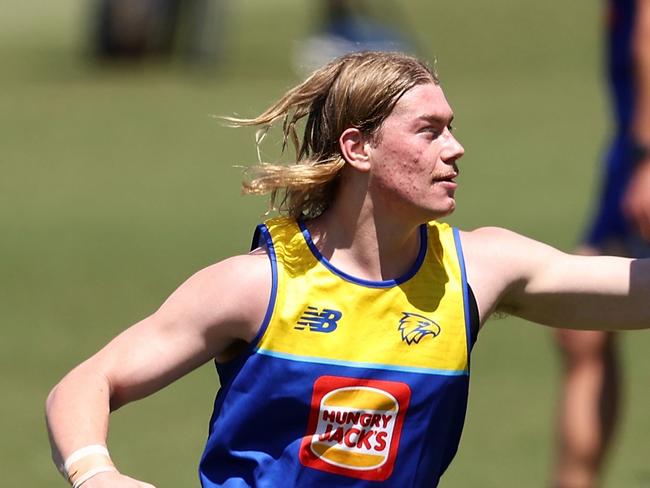 PERTH, AUSTRALIA - NOVEMBER 11: Harley Reid of the Eagles runs thru a drill during a West Coast Eagles AFL training session at Mineral Resources Park on November 11, 2024 in Perth, Australia. (Photo by Paul Kane/Getty Images)