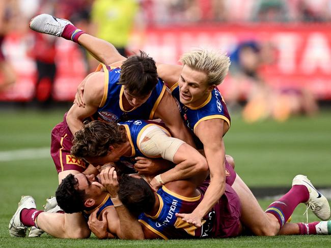 MELBOURNE, AUSTRALIA - SEPTEMBER 28: Joe Daniher, Charlie Cameron, Kai Lohmann, Eric Hipwood and Callum Ah Chee of the Lions celebrate winning premiership during the AFL Grand Final match between Sydney Swans and Brisbane Lions at Melbourne Cricket Ground, on September 28, 2024, in Melbourne, Australia. (Photo by Quinn Rooney/Getty Images)