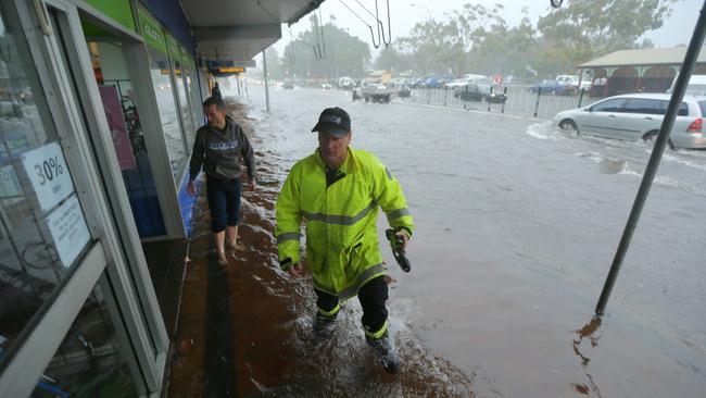 Pittwater Rd at Narrabeen