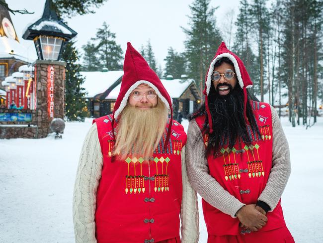 Comedians and mates Rob Beckett and Romesh Ranganathan are on a quest to become Christmas elves.