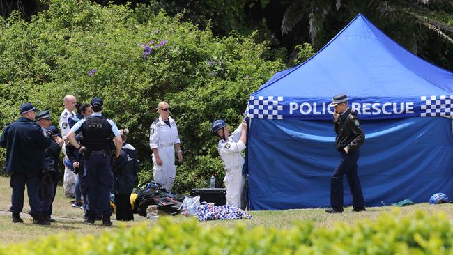 Police set up a marquee at Diamond Bay, Vaucluse. Picture: NCA NewsWire / Max Mason-Hubers