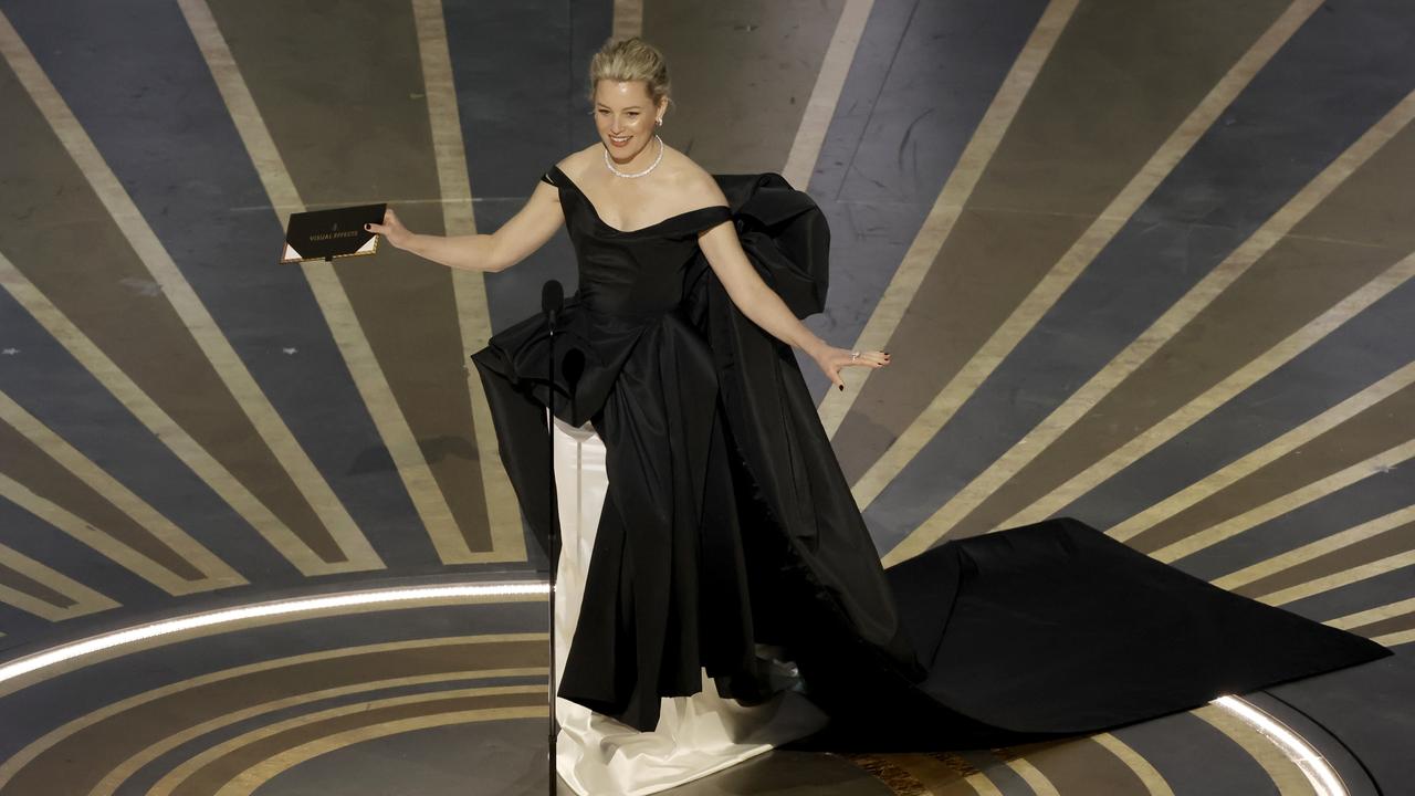 Oscars 2023 Elizabeth Banks stumbles on stage Herald Sun