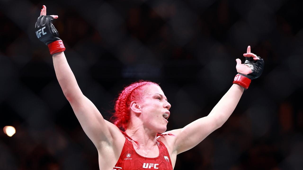 Canada's Gillian Robertson rallies to extend UFC record for most