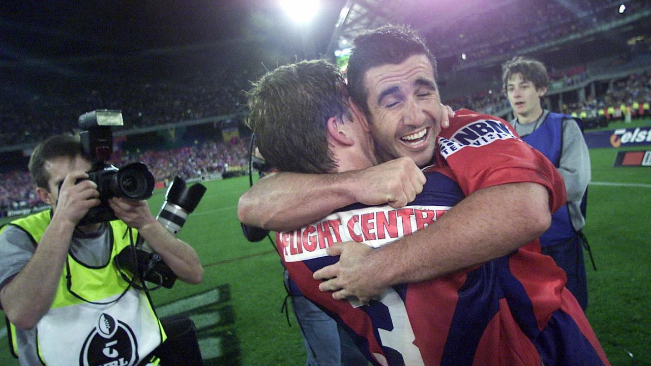 Andrew Johns (R) celebrates the grand final win with Knights teammate Matt Gidley.