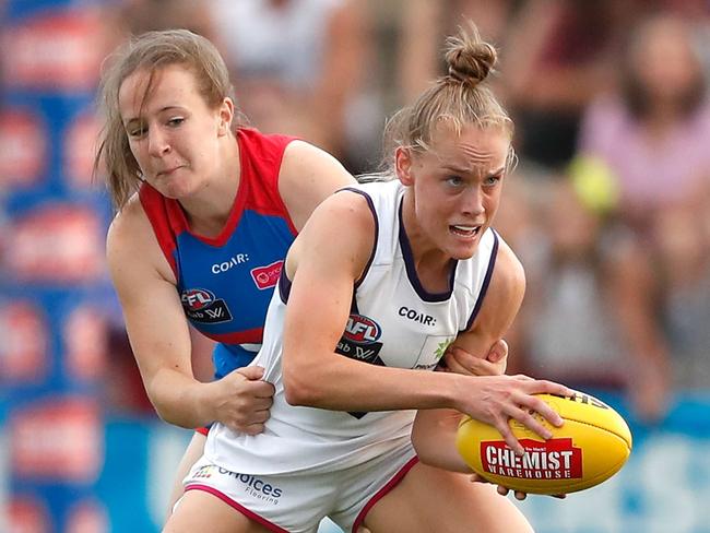 Hayley Wildes puts the clamps on Freo’s Stephanie Cain. Picture: Getty Images