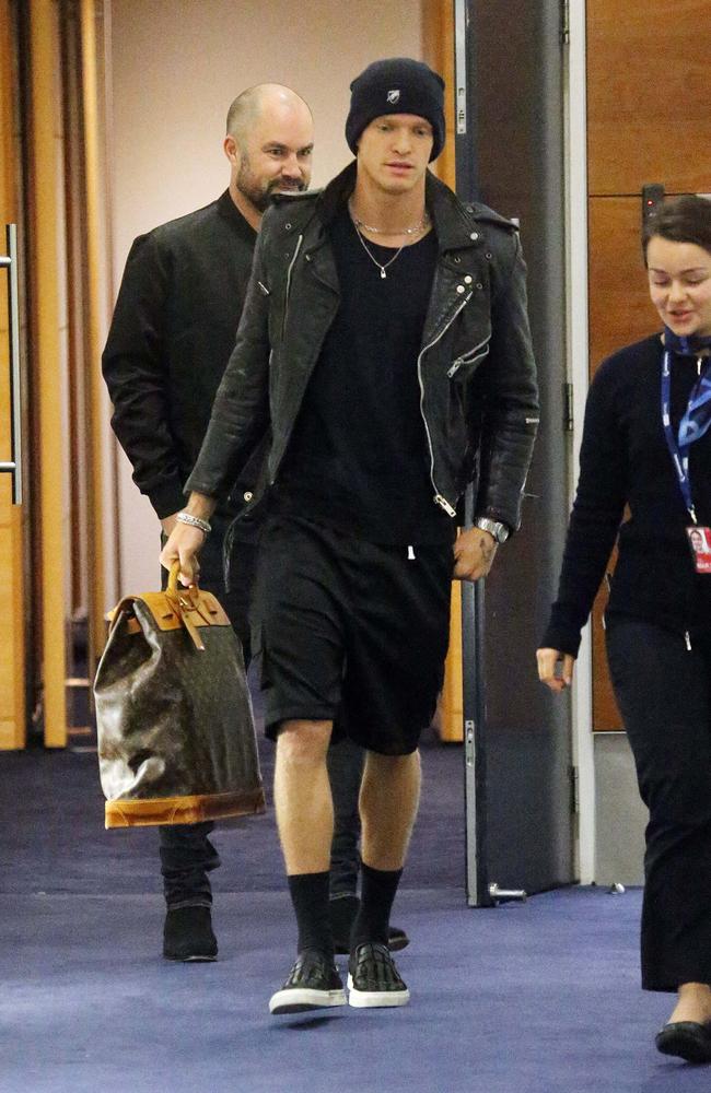 Cody Simpson jets into Sydney Airport today. Picture: MATRIX