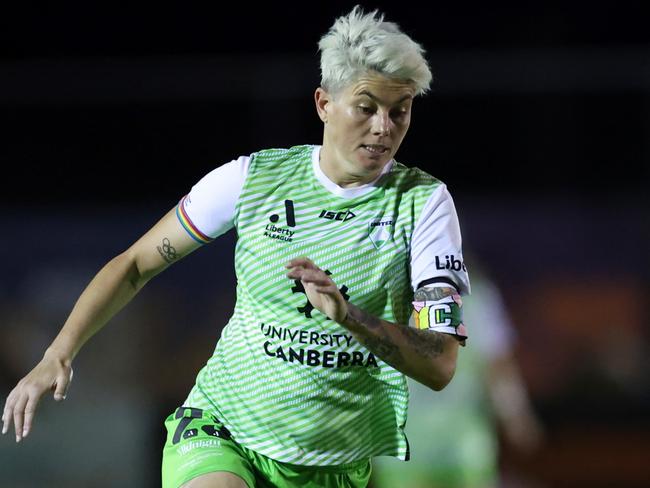 PERTH, AUSTRALIA - FEBRUARY 10: Michelle Heyman of Canberra Utd controls the ball during the A-League Women round 16 match between Perth Glory and Canberra United at Macedonia Park, on February 10, 2024, in Perth, Australia. (Photo by Will Russell/Getty Images)