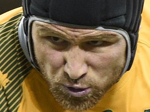 Australia's centre Matt Giteau runs with the ball during a Pool A match of the 2015 Rugby World Cup between Australia and Fiji at the Millennium stadium in Cardiff, south Wales, on September 23, 2015. AFP PHOTO / MARTIN BUREAU RESTRICTED TO EDITORIAL USE, NO USE IN LIVE MATCH TRACKING SERVICES, TO BE USED AS NON-SEQUENTIAL STILLS