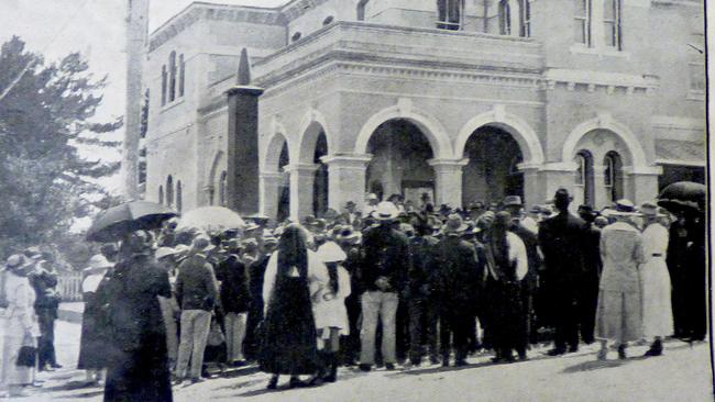 A meeting of “marooned” Queenslanders at Tenterfield, just across the NSW border, in 1919. Picture: Supplied