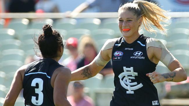 Tayla Harris of the Blues (right) celebrates a goal with team mate Darcy Vescio during the AFLW Preliminary Final match between the Carlton Blues and the Fremantle Dockers at Ikon Park, Melbourne, Saturday, March 23, 2019. (AAP Image/Hamish Blair) NO ARCHIVING, EDITORIAL USE ONLY