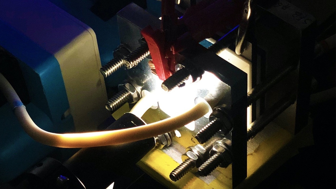 Experimental solar cell and battery device in the lab at the University of Wisconsin-Madison. Picture: Wenjie Li