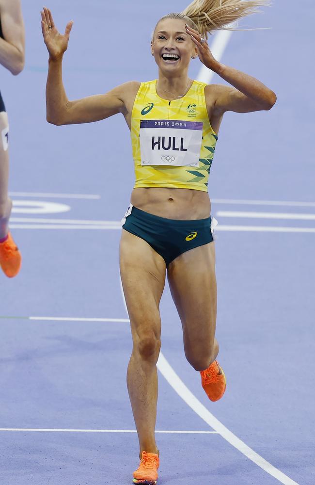 Jessica Hull wins silver in a thrilling 1500m final at the Paris Olympics. Picture: Michael Klein