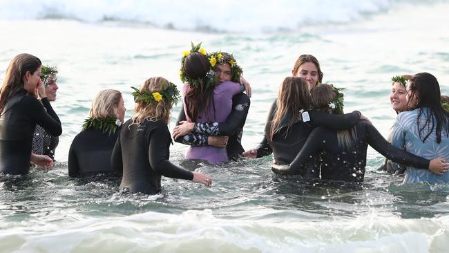 GOLD COAST, AUSTRALIA - JULY 11: Alex Pullin's girlfriend Ellidy Vlug and friends and family pay respects in memory of Alex 'Chumpy' Pullin on July 11, 2020 in Gold Coast, Australia. Australian Winter Olympic Games Snowboarder Alex 'Chumpy' Pullin died on Wednesday 8 July in a drowning accident while spearfishing at Palm Beach on the Gold Coast, aged 32. (Photo by Chris Hyde/Getty Images)