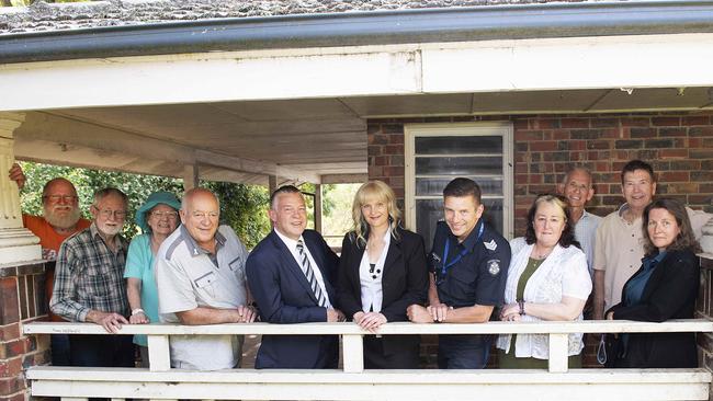 Community members join Warrandyte state Liberal MP Ryan Smith, Warrandyte Community Association president Carli Lange-Boutle and Warrandyte police Sergeant Stewart Henderson at the old police station. Picture: Ellen Smith