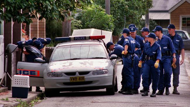 Police outside the house at 87 Doran St, Carrington, where the bodies of Susan Kay and Joanne Teterin were discovered on May 17, 2000. Picture: Robert McKell.