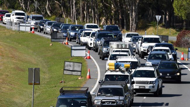 Police check cars at the Queensland border with NSW at Stuart Street in Coolangatta. Picture: NCA NewsWire/Steve Holland