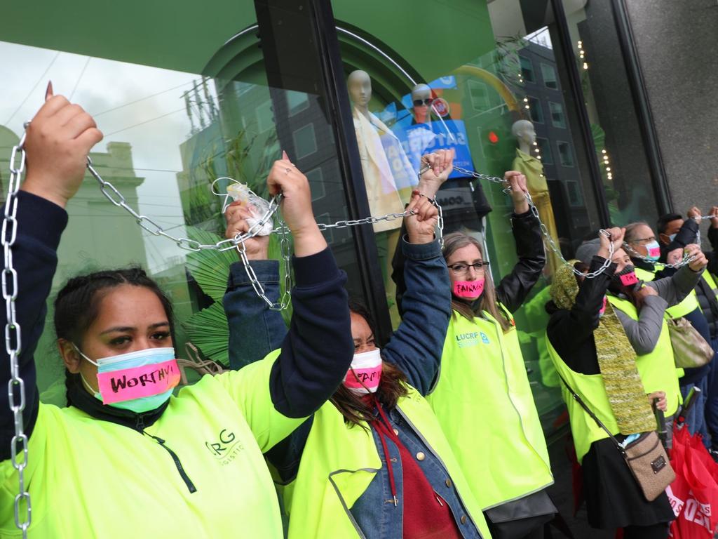 Protesting workers chained themselves together outside of Country Road’s flagship store at South Yarra on Saturday. Source: United Workers Union, Twitter