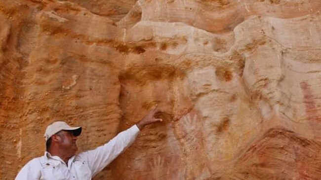 Mark Sutton explains the significance of the sandstone stencils. Picture: Mutawintji Heritage Tours