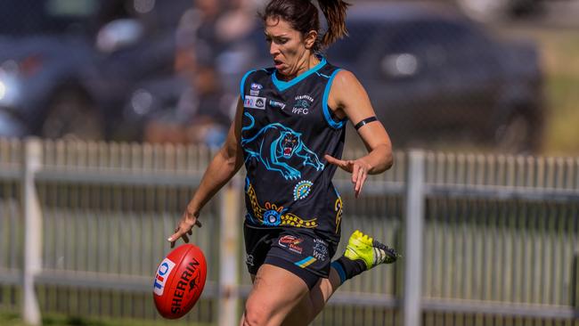 Alkamilya continued its good form in the Senior Women’s competition in Round 5. Picture: Charlie Lowson / AFLNT Media