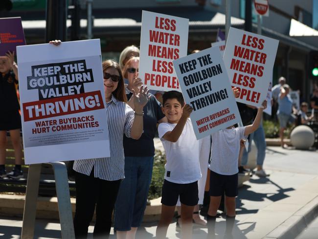 Families take to the streets of Shepparton to support the rally against more federal water buyouts