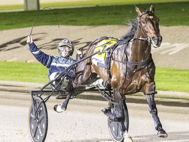 Race 9: Tabcorp Park, Breeders Crown Finals, Saturday 19-11-2022 Woodlands Stud Australia Breeders Crown Series 24 (3YO Colts & Geldings) Final (Group 1) Winner: Captain Ravishing (5) Trainer: Emma Stewart; Driver: Mark Pitt Race Distance: 2,240 metres, Mile Rate: 1.51.1 (New Course Record)