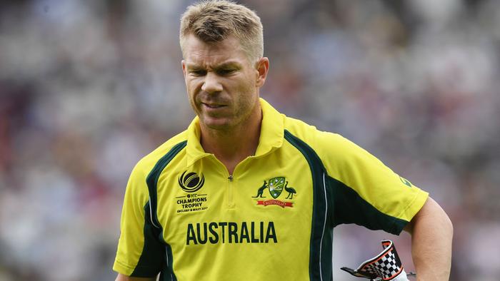 Australia's David Warner leaves the field for 18 runs during the ICC Champions Trophy match between Australia and New Zealand at Edgbaston in Birmingham, central England on June 2, 2017. / AFP PHOTO / Paul ELLIS / RESTRICTED TO EDITORIAL USE