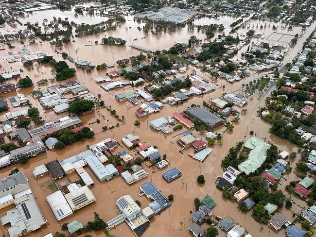 TOPSHOT - A handout photo taken and received on March 31, 2022 from the New South Wales (NSW) State Emergency Service shows floodwaters inundating the northern NSW city of Lismore. (Photo by Handout / NEW SOUTH WALES STATE EMERGENCY SERVICE / AFP) / ----EDITORS NOTE ----RESTRICTED TO EDITORIAL USE MANDATORY CREDIT " AFP PHOTO / NEW SOUTH WALES STATE EMERGENCY SERVICE" NO MARKETING NO ADVERTISING CAMPAIGNS - DISTRIBUTED AS A SERVICE TO CLIENTS