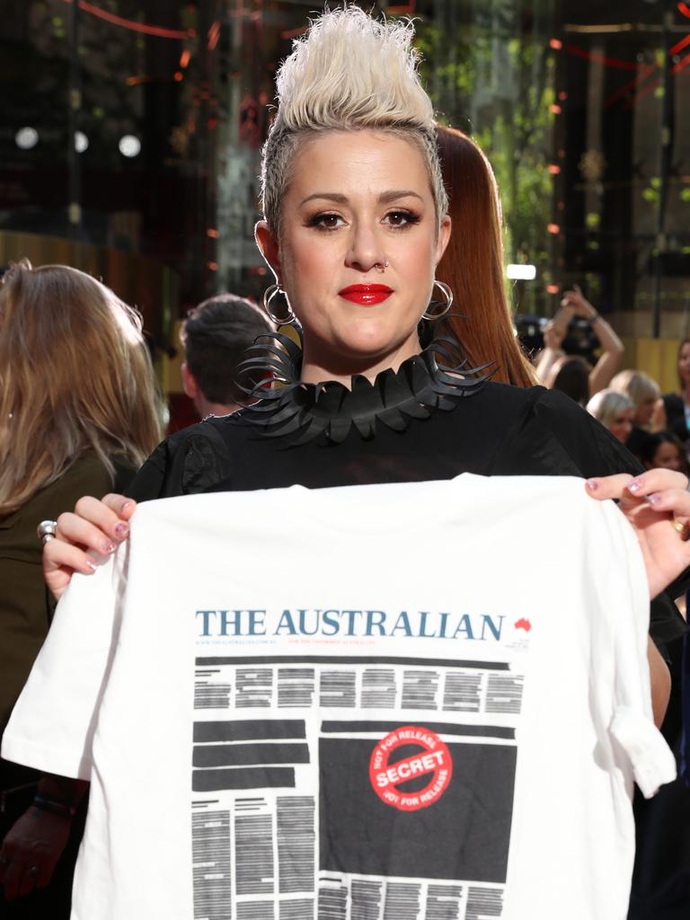 Katie Noonan shows her support for the Australian media’s Right To Know campaign. Picture: Jonathan Ng