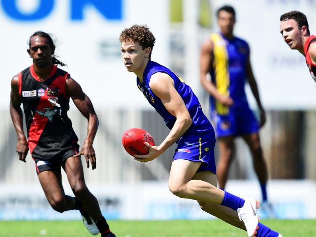 Wanderers Beau O'Connell fires off a pass during Saturday's season opener against the Tiwi Bombers at Marrara.Picture: Justin Kennedy