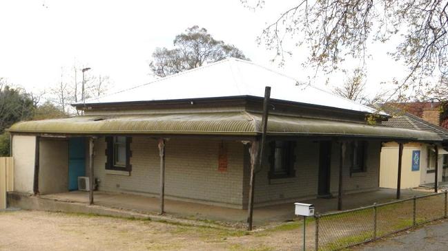 A falling-apart, heritage-listed building at 46 Adelaide Rd, Mount Barker, would be demolished under a plan for a medical centre. Picture: Supplied