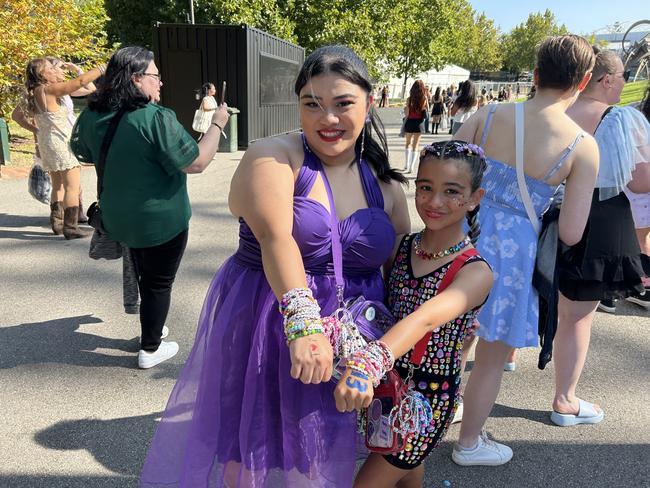 Jasmine and Lily Fernandez