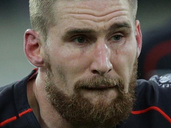 Sam Tomkins of the New Zealand Warriors fends off a challenge from Euan Aitken of the Dragons during their round 22 NRL match at Westpac Stadium, Wellington on Saturday, August 08, 2015. (AAP Image/David Rowland) NO ARCHIVING, EDITORIAL USE ONLY