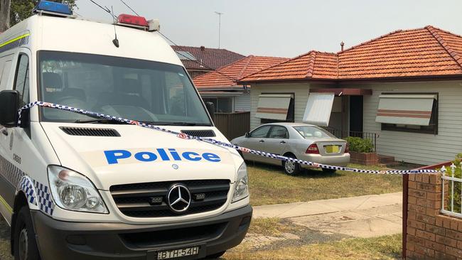 Police have cordoned off a home on Alto St, South Wentworthville where a man was found dead. Picture: Tony Ibrahim