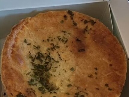 Qantas is under fire for only offering chicken pie