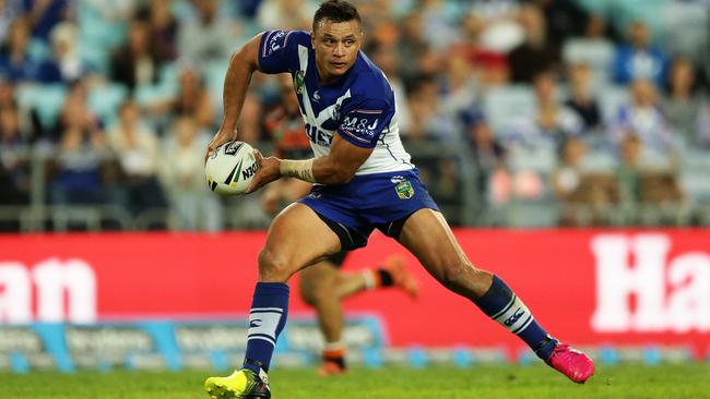 Bulldogs Sam Perrett sets up a try for Bulldogs Craig Garvey during the Wests Tigers v Bulldogs rugby league game at ANZ Stadium, Sydney. Pic Brett Costello