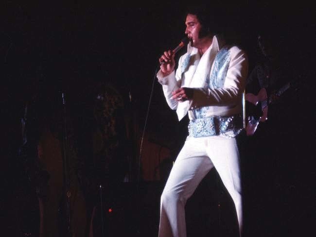 Elvis in action in Vegas in 1975. Picture: Michael Ochs Archives/Getty Images