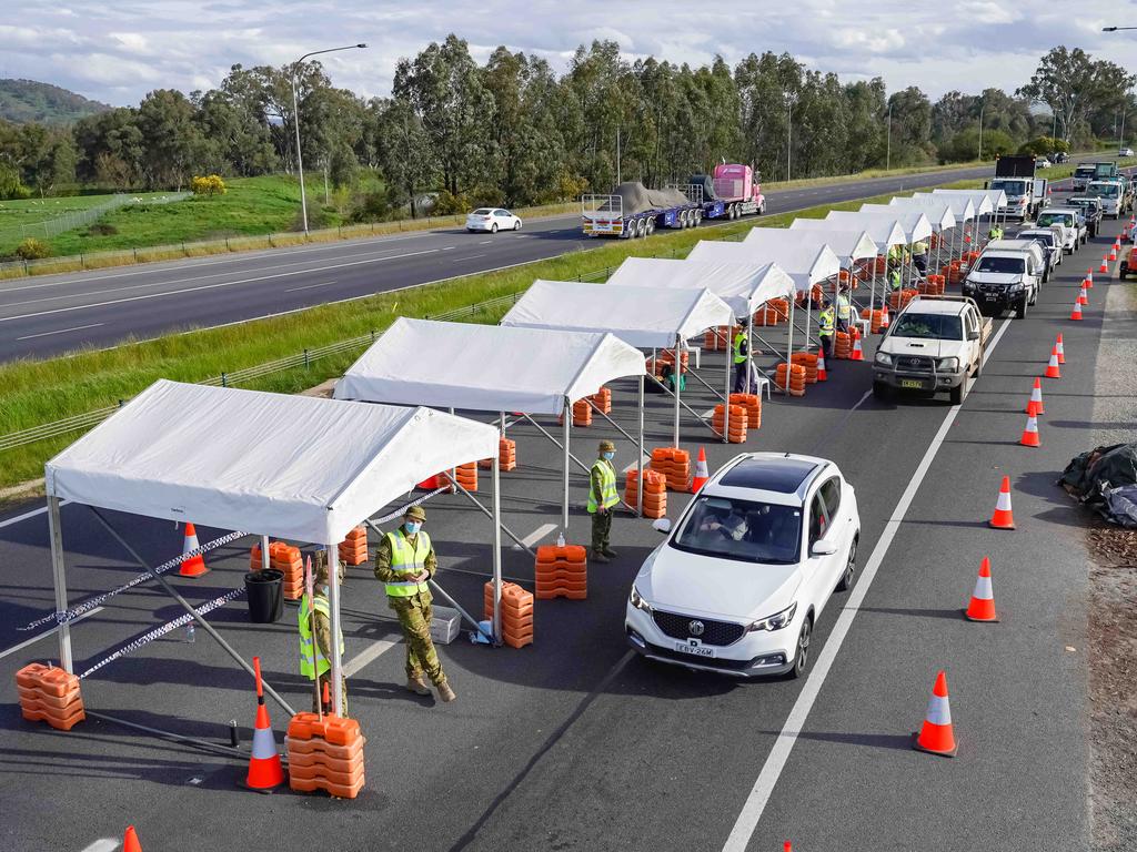 Victorians stuck in NSW will be able to apply for new permits to return home, the Andrews government has announced. Picture: NCA NewsWire / Simon Dallinger