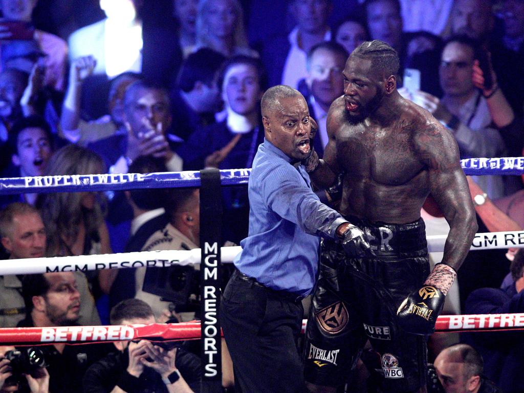 Referee Kenny Bayless steps in despite Deontay Wilder’s objections. (Photo by John Gurzinski / AFP)