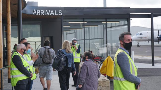 Passengers were welcomed to Mount Gambier Regional Airport after arriving on the first QantasLink flight from Melbourne in 2021. Picture: Jessica Ball