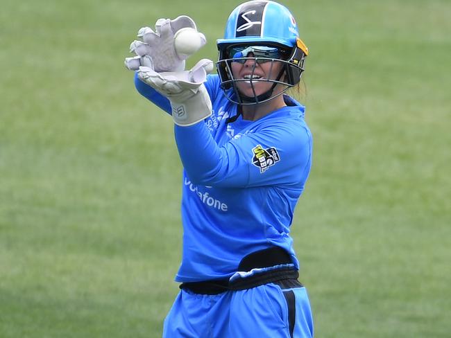 Tegan McPharlin’s run out of Chloe Tryon on October 26 was instrumental in a tight three-run win over Hobart Hurricanes in Brisbane. Picture: STEVE BELL/GETTY IMAGES