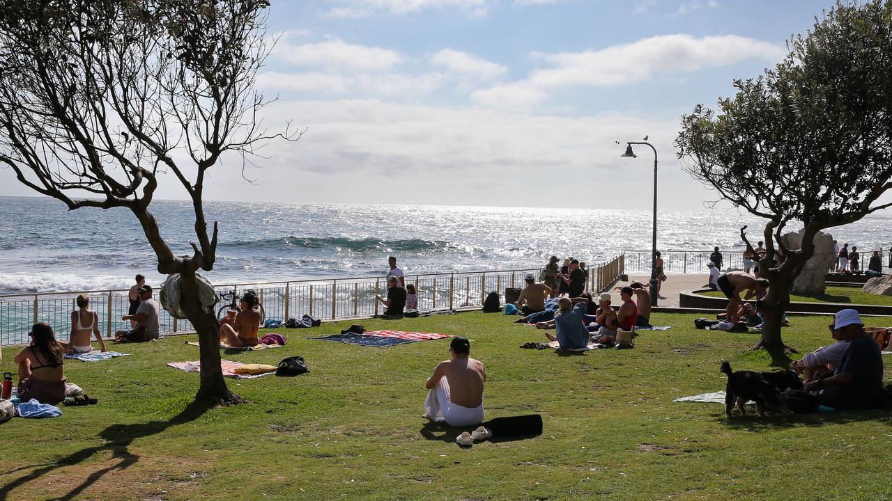 Sydney, Bronte Beach Video of crazy cleanup after wild party The