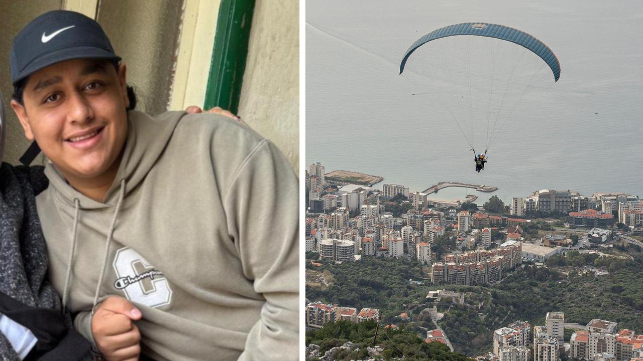 Aus teen dies paragliding on family holiday